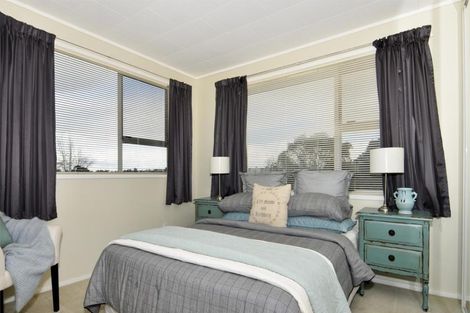 Photo of property in 17 Peterhouse Place, West Harbour, Auckland, 0618