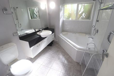 Photo of property in 2/879 East Coast Road, Northcross, Auckland, 0632