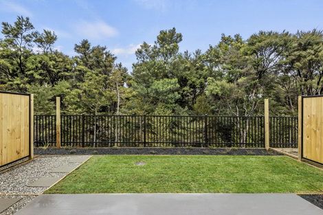 Photo of property in 30 Te Aniwaniwa Terrace, Albany, Auckland, 0632
