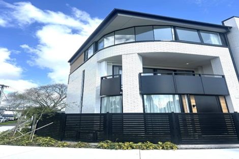 Photo of property in 15 Tiraumea Drive, Pakuranga, Auckland, 2010