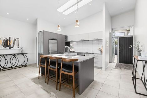 Photo of property in 48 Aurea Avenue, Pakuranga, Auckland, 2010