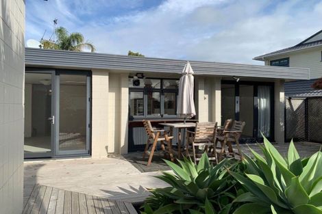 Photo of property in 33 The Crest, Sunnyhills, Auckland, 2010