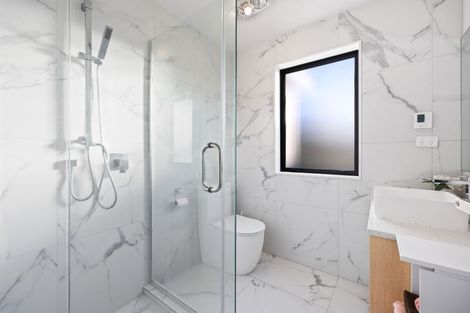 Photo of property in 33a Jillteresa Crescent, Half Moon Bay, Auckland, 2012