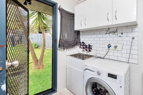 Photo of property in 8 Arde Place, Massey, Auckland, 0614