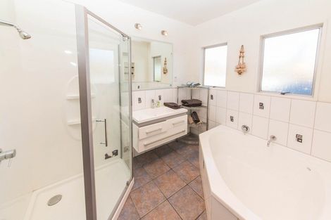 Photo of property in 114 Napier Road, Havelock North, 4130