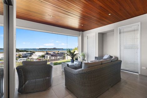 Photo of property in 16 Parkland Rise, Omokoroa, 3114