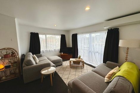 Photo of property in 1 Ryden Place, Glen Eden, Auckland, 0602