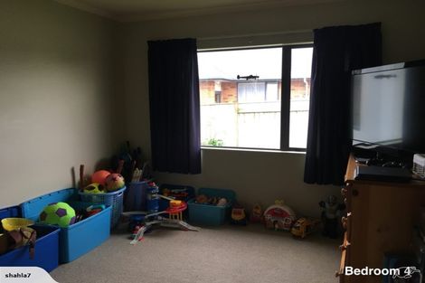 Photo of property in 4 Johnstone Drive, Fitzherbert, Palmerston North, 4410
