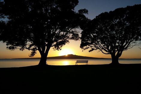 Photo of property in 20 Seabreeze Road, Narrow Neck, Auckland, 0624