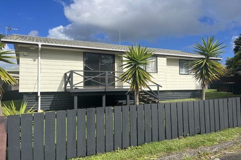 Photo of property in 17 Glen Close, Glen Eden, Auckland, 0602