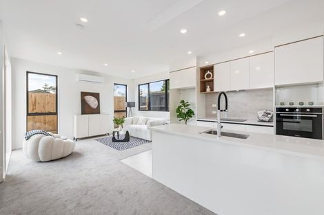 Photo of property in 8/535 Swanson Road, Ranui, Auckland, 0612