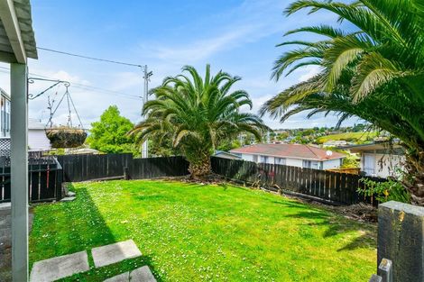 Photo of property in 37 Triangle Road, Massey, Auckland, 0614
