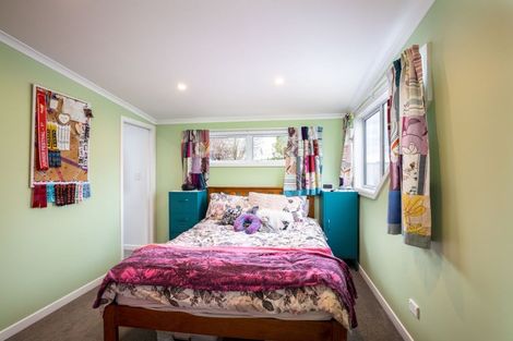 Photo of property in 8 York Crescent, Westown, New Plymouth, 4310