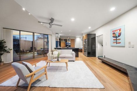 Photo of property in 25 Bucklands Beach Road, Bucklands Beach, Auckland, 2012