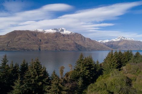 Photo of property in 34 Mckerrow Place, Sunshine Bay, Queenstown, 9300