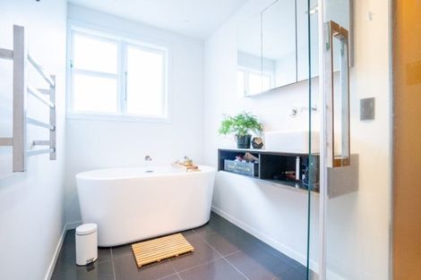 Photo of property in 4 Stirling Crescent, Hokowhitu, Palmerston North, 4410