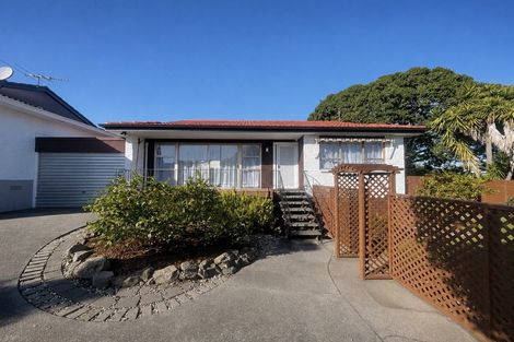 Photo of property in 3/191 Lake Road, Belmont, Auckland, 0622