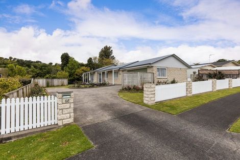 Photo of property in 68 Riversdale Drive, Merrilands, New Plymouth, 4312