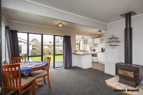 Photo of property in 41 Dalfield Place, Highbury, Palmerston North, 4412