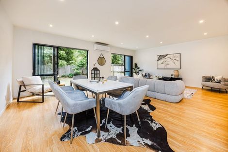 Photo of property in 10a Carlos Drive, Flat Bush, Auckland, 2016