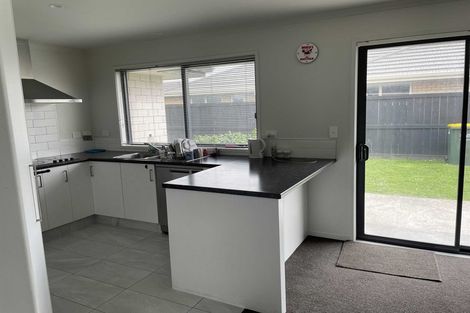 Photo of property in 24 Ladeira Place, Fitzroy, Hamilton, 3206