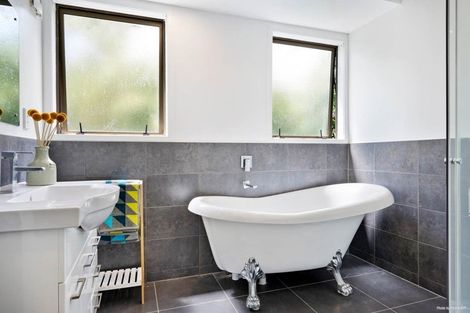 Photo of property in 9 Kingussie Place, Highland Park, Auckland, 2010