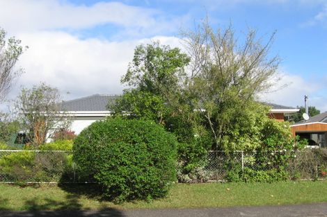 Photo of property in 15 Grimshaw Place, Henderson, Auckland, 0612