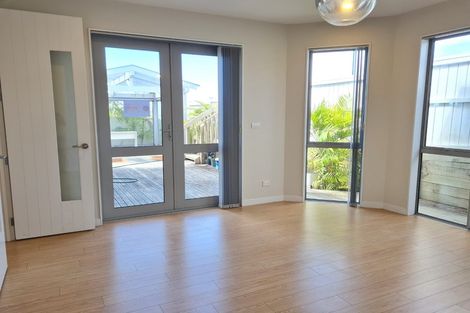 Photo of property in 109 Medallion Drive, Oteha, Auckland, 0632