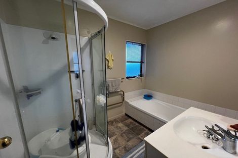 Photo of property in 2/21 Heathglen Place, Bayview, Auckland, 0629