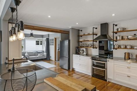 Photo of property in 9 Erin Street, Hokowhitu, Palmerston North, 4410