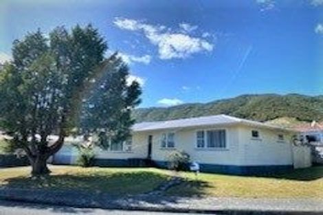 Photo of property in 62 Russell Road, Wainuiomata, Lower Hutt, 5014