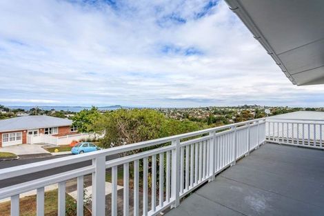 Photo of property in 3 Barker Rise, Northcross, Auckland, 0632