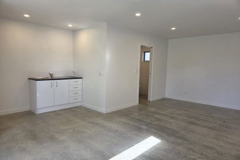 Photo of property in 32 Roberts Road, Te Atatu South, Auckland, 0610