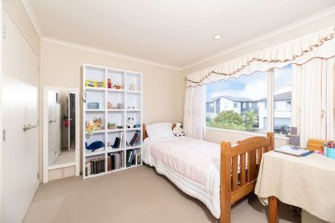 Photo of property in 14 Bridgefield Crescent, Flat Bush, Auckland, 2016