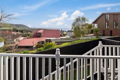 Photo of property in 8 Leo Place, Kawaha Point, Rotorua, 3010