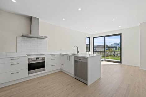 Photo of property in 116 Pepene Avenue, Takanini, Auckland, 2112