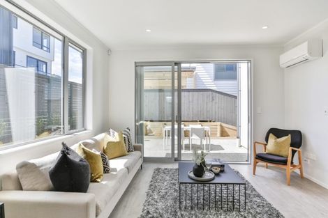 Photo of property in 10a Lyndhurst Road, Tawa, Wellington, 5028