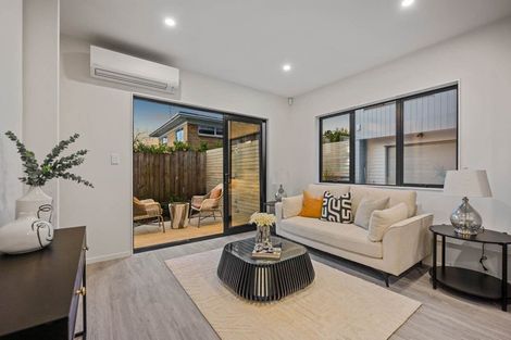 Photo of property in 33d Garadice Road, Rothesay Bay, Auckland, 0630