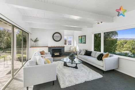 Photo of property in 30 Singers Road, Korokoro, Lower Hutt, 5012