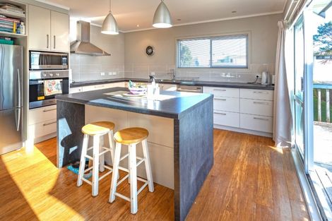 Photo of property in 103a Seaview Road, Whangamata, 3620