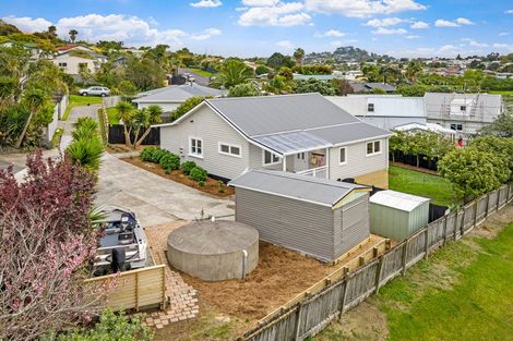 Photo of property in 24 Jean Place, Stanmore Bay, Whangaparaoa, 0932