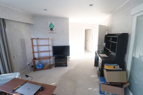 Photo of property in 1 Ngatoa Place, Glenfield, Auckland, 0629