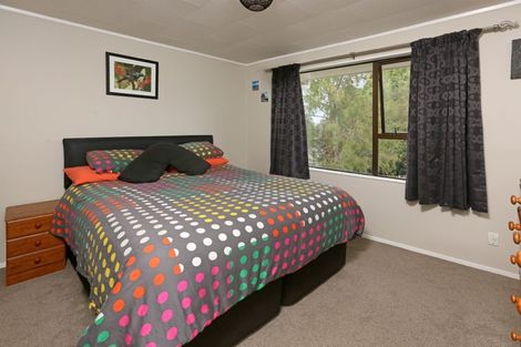 Photo of property in 5 Hueglow Rise, West Harbour, Auckland, 0618