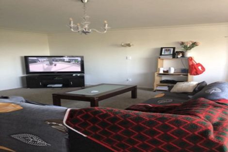 Photo of property in 8 Cheryl Place, Hillcrest, Auckland, 0627