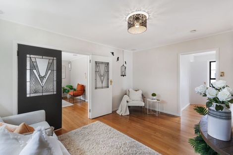 Photo of property in 1/27 Peach Road, Glenfield, Auckland, 0629