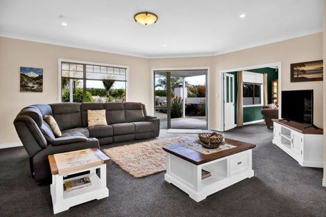 Photo of property in 484 Corbett Road, Lepperton, New Plymouth, 4373