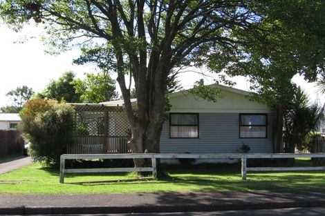 Photo of property in 5 Bridgens Avenue, Te Atatu Peninsula, Auckland, 0610