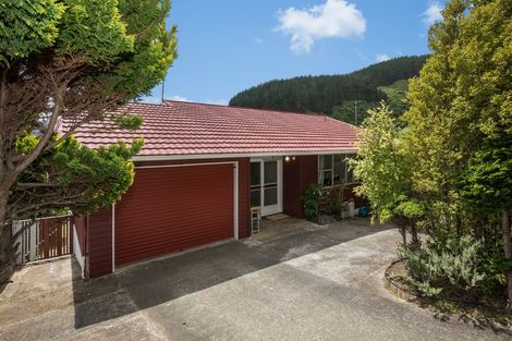 Photo of property in 6 Woodman Drive, Tawa, Wellington, 5028