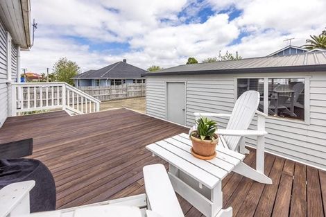 Photo of property in 22 Te Atatu Road, Te Atatu South, Auckland, 0610