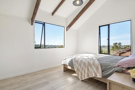 Photo of property in 1/14 Helicon Place, Totara Vale, Auckland, 0629